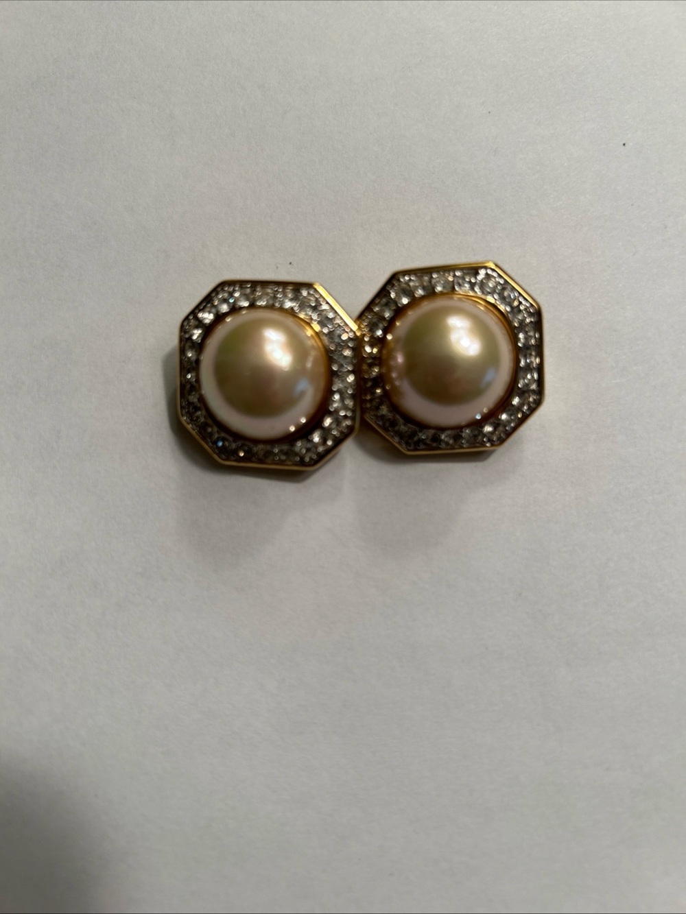 Ninna Ricci Gold Tone Clip Earrings Round Faux Pearl Center Vintage Signed